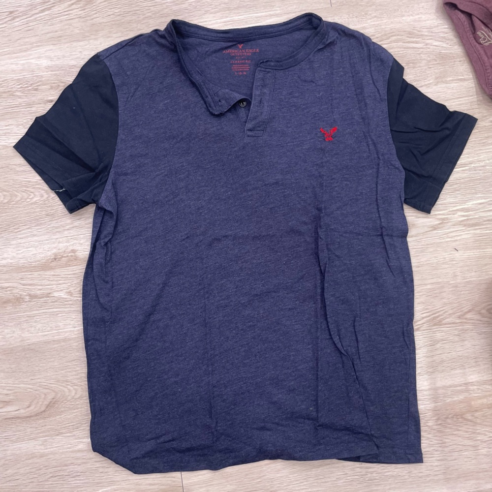 Men’s American Eagle short sleeve classic tee